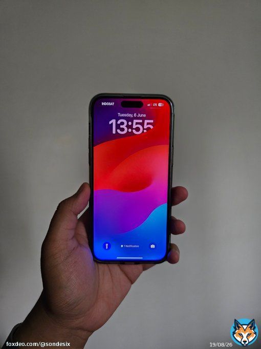 iOS 17's stock wallpaper looks really good!