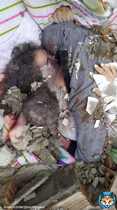 The couple trapped under debris in the earthquake #TurkeySyriaEarthquake  #earthquake #CoupleGoal #TogetherStronger