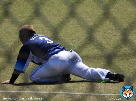 試合前ストレッチをするほたぴ  1人でゆっくりと確認するようにストレッチをしていました 無理せず早く治してくださいね  #山川穂高   #埼玉西武ライオンズ 4/9 鹿児島