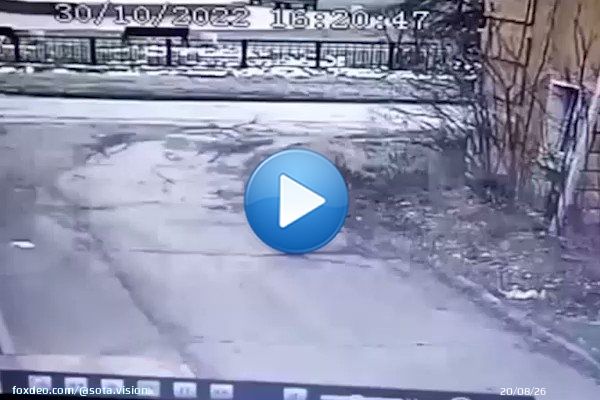 Депутат от Единой России и глава Новосибирского ДРСУ Сергей Мамонтов сбил ребенка и скрылся с места. Мальчик вернулся домой самостоятельно, его мама вызвала скорую помощь.  В больнице мальчику диагностировали переломом бедра и черепно-мозговую травму. Мамонтова задержали.