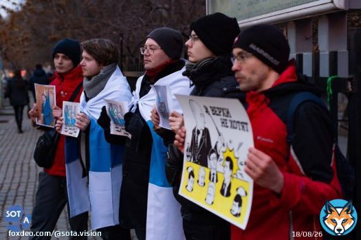 &laquo;Я/Мы Сергей Фургал&raquo;: активисты вышли в Ереване в поддержку экс-губернатора Хабаровского края  Около десяти человек пикетировали у посольства России в Армении с требованиями освободить Сергея Фургала.