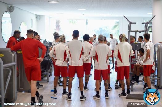 Ap&oacute;s derrota no Mundial, jogadores do Flamengo fazem pacto por tetra da Libertadores. Elenco recebe apoio de familiares no hotel no Marrocos depois de fracasso diante do Al Hilal. Disputa do terceiro lugar ser&aacute; no s&aacute;bado, contra o Al Ahly   Gilvan de Souza
