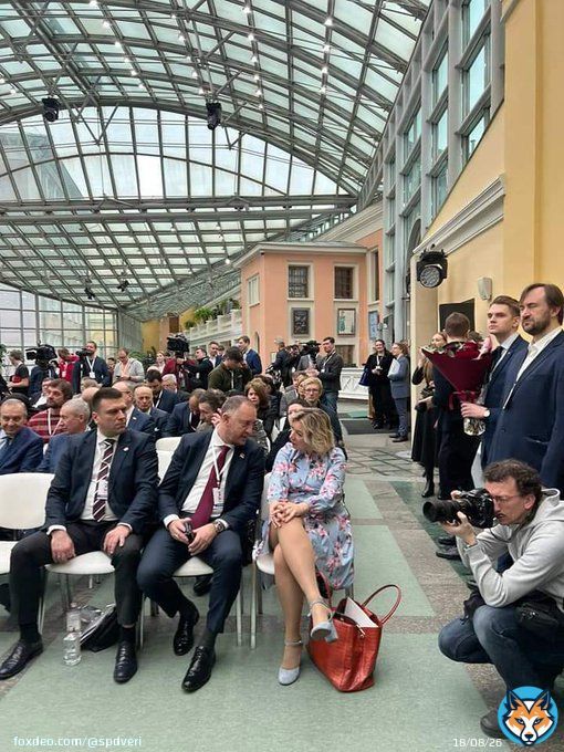 Народни посланици Двери @IvanBKostic и Борко Пушкић на Међународној конференцији пријатеља Русије у Москви  Конференцији, између осталих, присуствују Сергеј Лавров, Марија Захарова, Стивен Сигал, као и представници из преко 40 држава