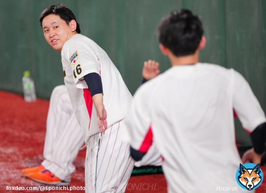 【侍ジャパン練習から】 2019年のUｰ18日本代表でチームメートだった佐々木選手と宮城選手。ランメニューではリレーのバトン練習？するなど、仲の良さがうかがえました（撮影・木村　揚輔） #宮城大弥 #佐々木朗希  #侍ジャパン