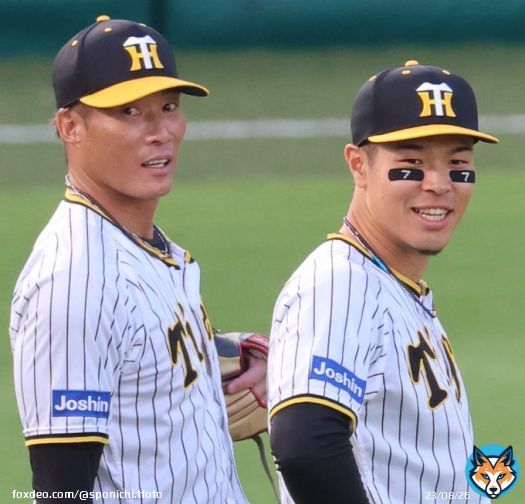 #糸井嘉男 選手の背番号７をアイブラックにあしらう #佐藤輝明 選手。エモいですね
