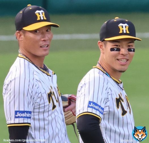 #糸井嘉男 選手の背番号７をアイブラックにあしらう #佐藤輝明 選手。エモいですね