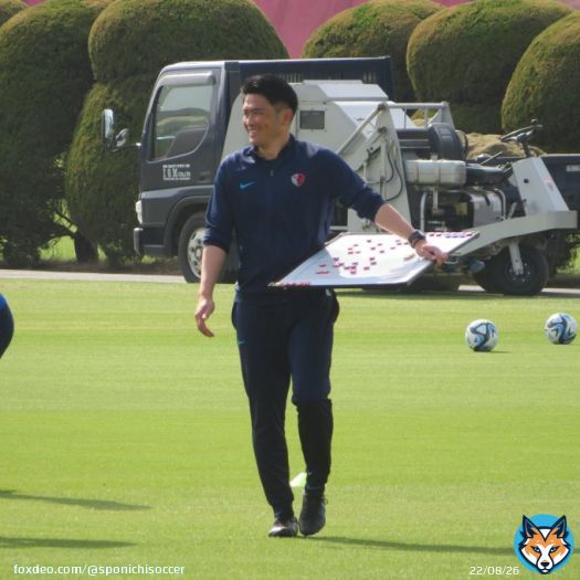 【#鹿島】 オフ明け、神戸戦へ向けて練習再開。#岩政大樹 監督も笑顔でピッチに姿を現しました。 #antlers #鹿島アントラーズ