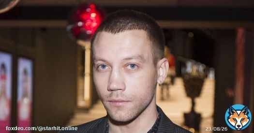 Александр Кузнецов расположился в Лондоне, где успешно работает. А ведь актер мог остаться в России и служить&nbsp;&mdash; ему пришла повестка. Звезда &laquo;Содержанок&raquo; рассказал, как удалось избежать призыва на фронт.  #александркузнецов