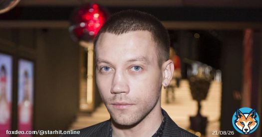 Александр Кузнецов расположился в Лондоне, где успешно работает. А ведь актер мог остаться в России и служить&nbsp;&mdash; ему пришла повестка. Звезда &laquo;Содержанок&raquo; рассказал, как удалось избежать призыва на фронт.  #александркузнецов