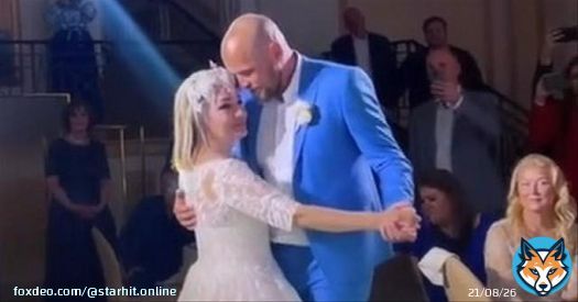Татьяна Буланова хоть и хотела по-семейному отметить третью свадьбу, чтобы никто об этом не знал, но друзья и коллеги все равно приехали в Петербург, чтобы поздравить любимицу.  #татьянабуланова