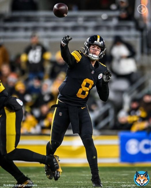 .@kennypickett10 in the first half:    14/19   141 YDS  1 TD