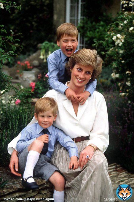 Remembering this beautiful lady the mother and the queen of our hearts Princess Diana  #QueenElizabeth