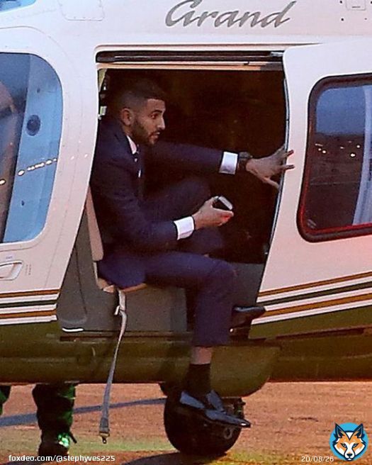 Riyad Mahrez sera probablement le 1er joueur africain &agrave; avoir 5 PL ( meilleur nombre devant drogba 4 )  Montez dans l&rsquo;avion&hellip; Mahrez est une l&eacute;gende du football !