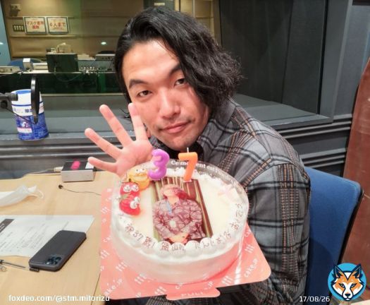 【スタンド・バイ・ #見取り図】  今夜22時～頃、第13回配信です。  収録前盛山さんの誕生日をお祝い！ リリーさんも喜んでいました。  &darr;番組ページ   #盛山晋太郎 #リリー #スタミト