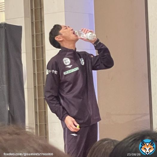 渡邉監督も楽しそう 試合の時からは想像できないようなお茶目な動き  私の笑い声がでかいです  #montedio #モンテディオ写真部 #渡邉晋 監督