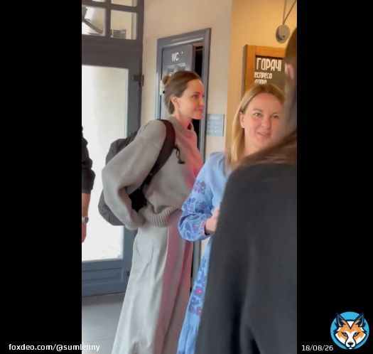 Angelina Jolie @joliestweet has been spotted in Lviv today.
