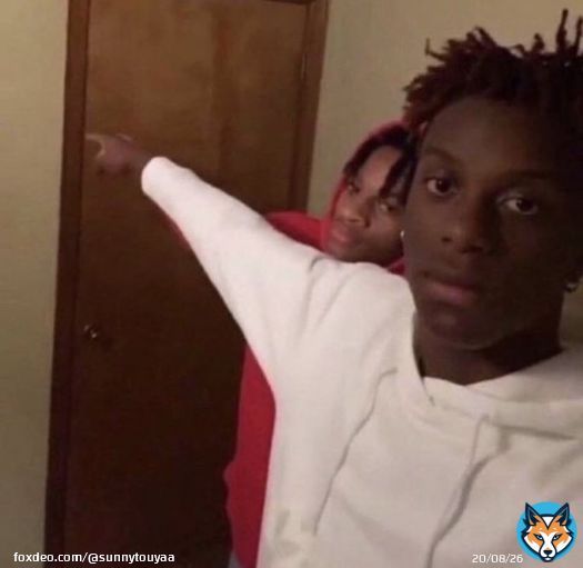 when I'm reading a dabihawks fic and they make Hawks 5'1 and Dabi 6'0