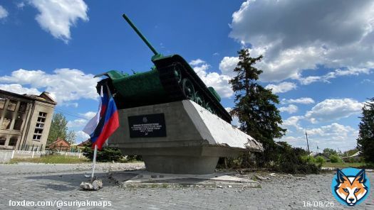 New footage of #RussianArmy presence inside Lyman/Лиман city after the end of the battle, just at the monument of the fallen during the Great Patriotic War (1941-1945) [location: 48&deg;58'43.9'N 37&deg;48'56.7'E]