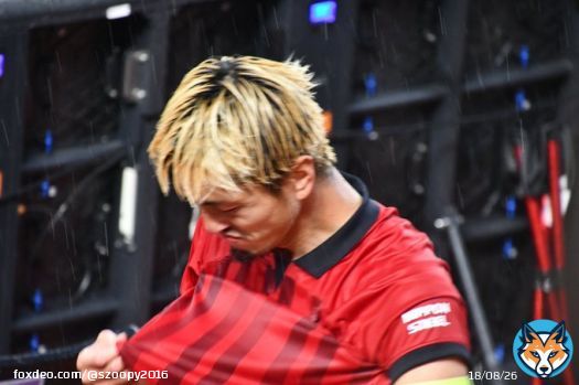 【4/15 #鹿島神戸 \u2461】 降りしきる雨の中、目を真っ赤にしながら鹿島サポを見上げ、声援にこたえる優磨くん。  優磨くんのこの表情が忘れられない。  #鹿島アントラーズ #鈴木優磨 選手