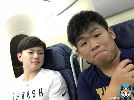 お、翔じゃん ってさっき速攻で電話来ました まさかの自主トレも一緒にやった仲間と同じチームでやることになるとは! 現役ドラフト 初めての試みでどんな動きが出るかと思ったら予想以上でしたね! プロ野球が変わってきとる おれも負けんで翔。 #成田翔 #swallows #昔の写真の詰め合わせ