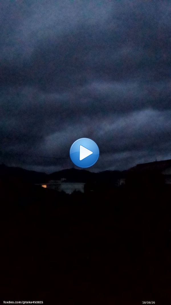 おはようございます。 下関&rarr; 虫の鳴き声が きこえとります。 台風が山口県にまもなく最接近 暴風音 うるそぉて寝不足っちゃ 福岡・山口の公共交通は、ほぼ 運休か運行見合わせ 今日も１日宜しくお願いします 安全第一 外出の方は、お気を付けて #イマソラ  #台風11号 接近中