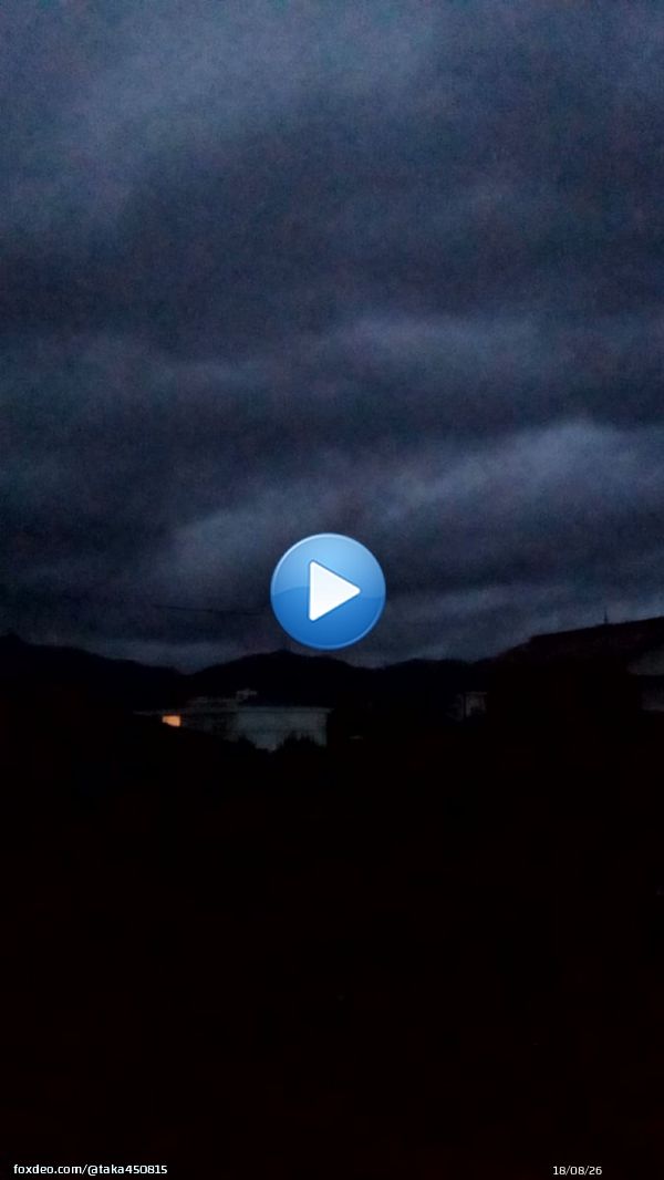 おはようございます。 下関&rarr; 虫の鳴き声が きこえとります。 台風が山口県にまもなく最接近 暴風音 うるそぉて寝不足っちゃ 福岡・山口の公共交通は、ほぼ 運休か運行見合わせ 今日も１日宜しくお願いします 安全第一 外出の方は、お気を付けて #イマソラ  #台風11号 接近中