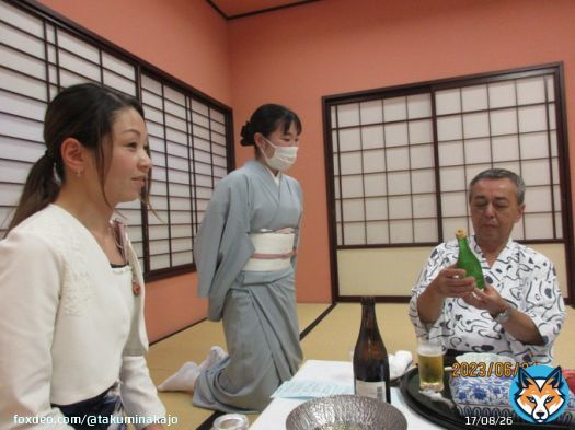 なぜ富裕層と業者だけが潤う「ふるさと納税」をやめないのかと文句が出ています。  サイゼリヤが、迷惑動画の流布や輸入チーズは過去最高水準の高値で粉チーズの無料提供を終了するそうです。