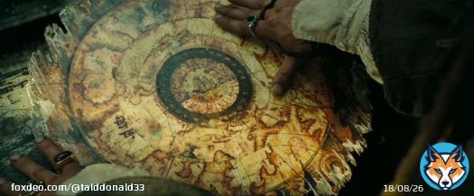 『パイレーツ・オブ・カリビアン/ワールド・エンド』に登場したマオ・クンの海図には伝説の生き物がたくさん描かれていますが、その中にはミッキーにそっくりなものも描かれています
