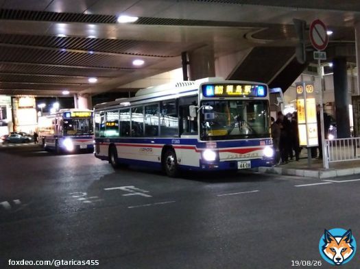 本日限りで #綱島駅前 から撤退する臨港バス　#鶴03系統 に #鶴見駅西口 から乗り、#綱島駅 に向かっている。 日没後だからか #鶴見駅 西口に鶴03系統の写真を撮る #バス愛好家 は他に見なかった。