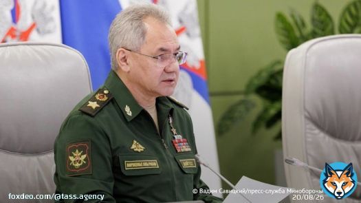 Министр обороны РФ Сергей Шойгу находится в Кремле, где вскоре пройдет встреча Владимира Путина с военными и правоохранителями, останавливавшими вооруженный мятеж, передает наш корреспондент: