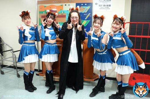 NHK「うたコン」 ありがとうございました!!  \u266a本日の歌唱曲\u266a 「浪漫飛行」 「心が曇ったら」  写真はファイターズガールの皆さんと!!  #石井竜也 #うたコン #きつねダンス  #ファイターズガール #Ylvis #ハマりそう