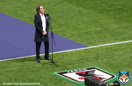 本日よりカタールで サッカーW杯が始まりますが、 今年は札ドで久々に代表戦の 国歌独唱を務めさせていただきました！ 実は2009年のアジア最終予選では 日本 vs カタールの国歌独唱も  石井とともに 日本代表を応援しております  #石井竜也 #ワールドカップ #SAMURAIBLUE #サッカー日本代表