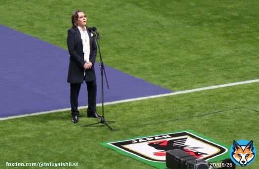本日よりカタールで サッカーW杯が始まりますが、 今年は札ドで久々に代表戦の 国歌独唱を務めさせていただきました！ 実は2009年のアジア最終予選では 日本 vs カタールの国歌独唱も  石井とともに 日本代表を応援しております  #石井竜也 #ワールドカップ #SAMURAIBLUE #サッカー日本代表