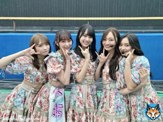 #CDTVライブライブ 今夜も激アツLIVEを生放送\u266a 本番直前ショットで実況中だよ！  このあとは 出張ライブ！ライブ！  特別なあの場所から #乃木坂46 が登場！ 「好きというのはロックだぜ！」を フルサイズテレビ初披露\u266b  #CDTV #TBS