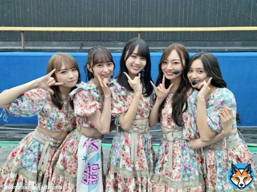 #CDTVライブライブ 今夜も激アツLIVEを生放送\u266a 本番直前ショットで実況中だよ！  このあとは 出張ライブ！ライブ！  特別なあの場所から #乃木坂46 が登場！ 「好きというのはロックだぜ！」を フルサイズテレビ初披露\u266b  #CDTV #TBS