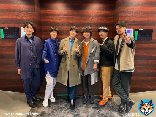 #CDTVライブライブ 今夜も激アツLIVEをお届け\u266a 本番直前ショットで実況中だよ  このあと #wacci &times; #松下洸平 が登場！ 「恋だろ」をテレビ初披露！ 大注目のコラボパフォーマンスを お見逃しなく  #CDTV #TBS