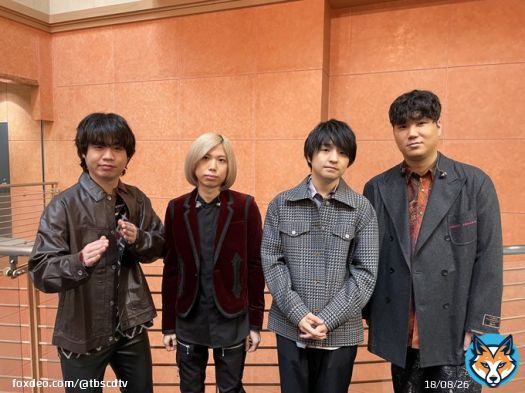 #CDTVライブライブ 今夜も激アツLIVEをお届け\u266a 本番直前ショットで実況中だよ  このあと  #Official髭男dism が登場！ 話題のテレビアニメのOP主題歌 「ミックスナッツ」と 今社会現象となっているドラマ主題歌 「Subtitle」を それぞれフルサイズで披露  #CDTV #TBS