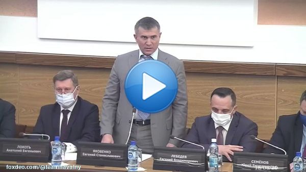 Смотрите, какой дурачок.  Депутат горсовета Новосибирска от &laquo;Единой России&raquo; Евгений Яковенко.  Говорили о нем в эфире у Сергея Бойко: