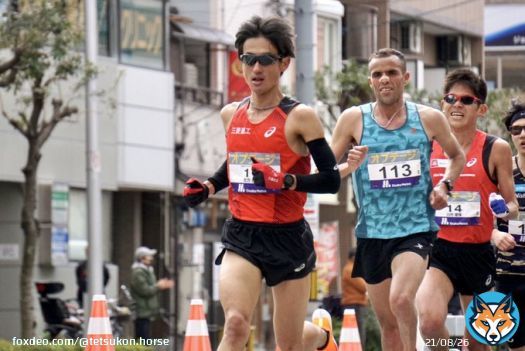 #大阪マラソン   定方俊樹 選手（三菱重工）  弟さんも応援に！！ 別大の駿くんの悔しさを俺が挽回するとツイートしていたけれど、 本人の前でしっかり7分台で日本人4位。 さすがです！