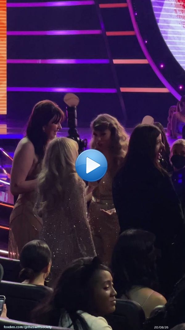 | @TaylorSwift13 at the #AMAs