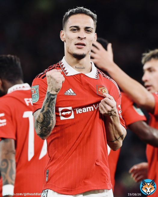 Antony's half by numbers vs. Charlton:  91% pass accuracy 50% shot accuracy 21 passes completed 3 dribbles 2 shots 1 goal  He's only got a left foot...  [@StatmanDave ]