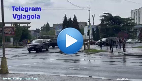 According to media reports, this is Jill Biden's motorcade, and she is to meet with Elena Zelenskaya in Uzhgorod, Ukraine. The information is still being verified.