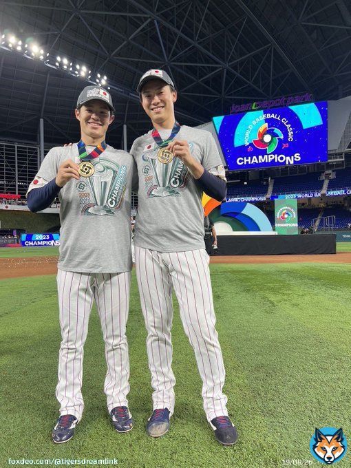 【侍ジャパン】中野拓夢選手が、湯浅京己選手との試合直後の写真を送ってくれました！世界一、本当におめでとう！！！ #侍ジャパン #侍JAPAN #WBC #worldbaseballclassic  #世界一  #阪神タイガース  #中野拓夢 選手 #湯浅京己 選手 #ARE