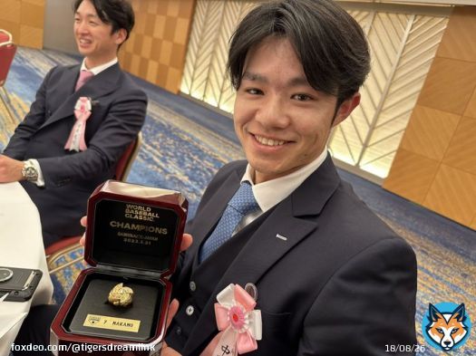 #中野拓夢 選手の手元にWBCのチャンピオンリングが届きました！表彰式前にWBC戦士が集結し #栗山英樹 さんから選手たちに手渡されました！ #WBC #worldbaseballclassic  #侍ジャパン  #チャンピオンリング  #中野拓夢 選手