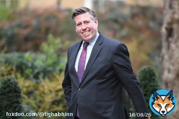 No wonder he has such a big smile....  'SIR Graham Brady, MP for Altrincham and Sale West, is facing questions about a job which paid him the equivalent of &pound;800 an hour.' #BBCBreakfast #SkyNews #BBCLauraK #Ridge #BBCNews
