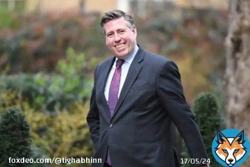 No wonder he has such a big smile....  'SIR Graham Brady, MP for Altrincham and Sale West, is facing questions about a job which paid him the equivalent of £800 an hour.' #BBCBreakfast #SkyNews #BBCLauraK #Ridge #BBCNews