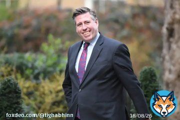 No wonder he has such a big smile....  'SIR Graham Brady, MP for Altrincham and Sale West, is facing questions about a job which paid him the equivalent of &pound;800 an hour.' #BBCBreakfast #SkyNews #BBCLauraK #Ridge #BBCNews