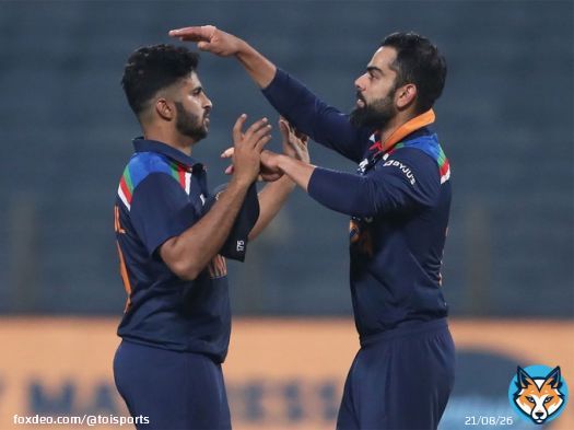 #INDvENG #INDvsENG_2021 | 3rd ODI  @imVkohli surprised at @imShard not getting Man of the Match and @BhuviOfficial missing Man of the Series   Read: