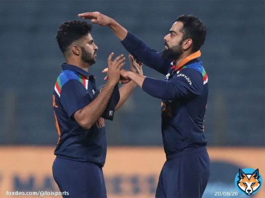 #INDvENG #INDvsENG_2021 | 3rd ODI  @imVkohli surprised at @imShard not getting Man of the Match and @BhuviOfficial missing Man of the Series   Read:
