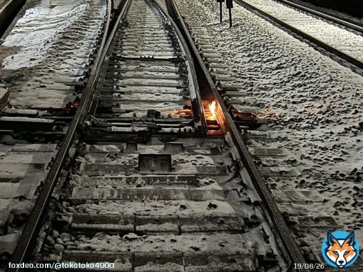 気温はマイナスで雪の影響で関西の交通網一部マヒで遅刻確定か会社休み 路面凍結、アイスバーンでノーマルタイヤは危険 線路はJR全滅で仕事と学校休みか自宅待機、私鉄使えたらセーフ 雪大丈夫な場所もJRまだ動いてないみたい 路線カンテラないと昨日みたい途中から立ち往生して電車の中で待機に･･